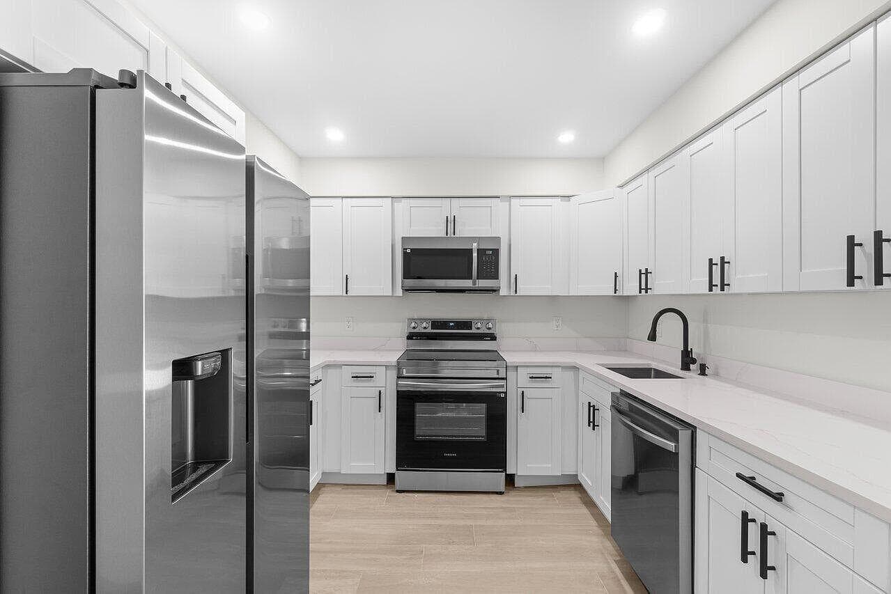 4498 NW 2nd Avenue, Boca Raton, FL 33431 — zdjęcie 3