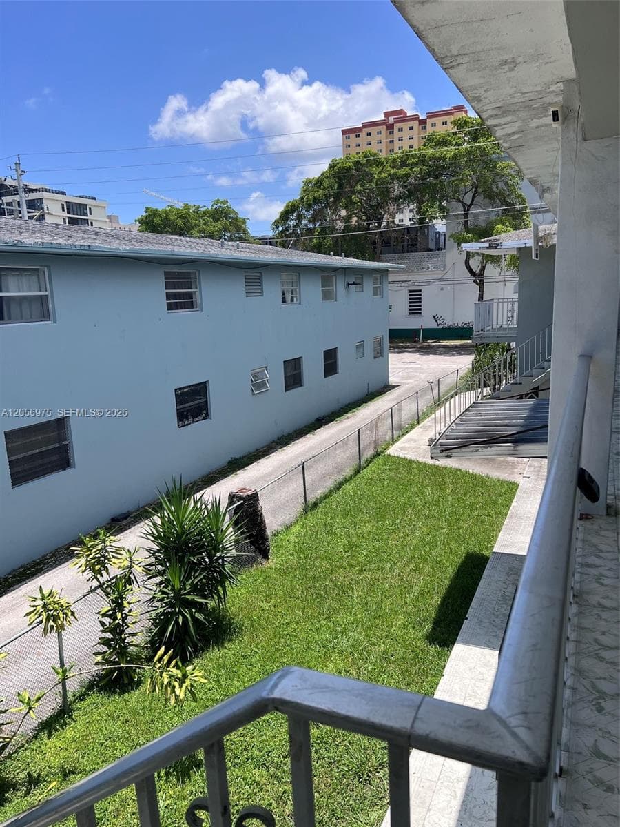 121 NE 80 TER # 5, Miami, FL 33131 — zdjęcie 2