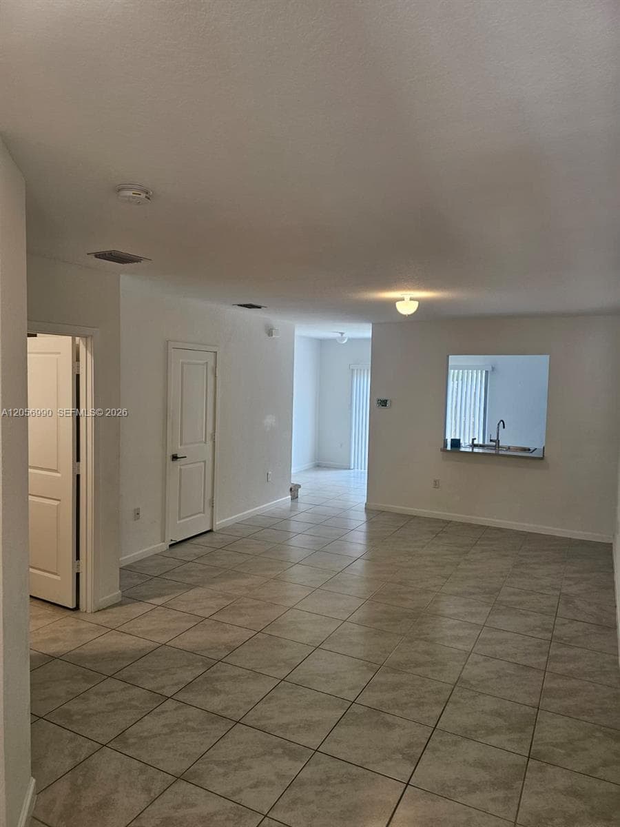 561 NE 5th St, Florida City, FL 33034 — zdjęcie 4