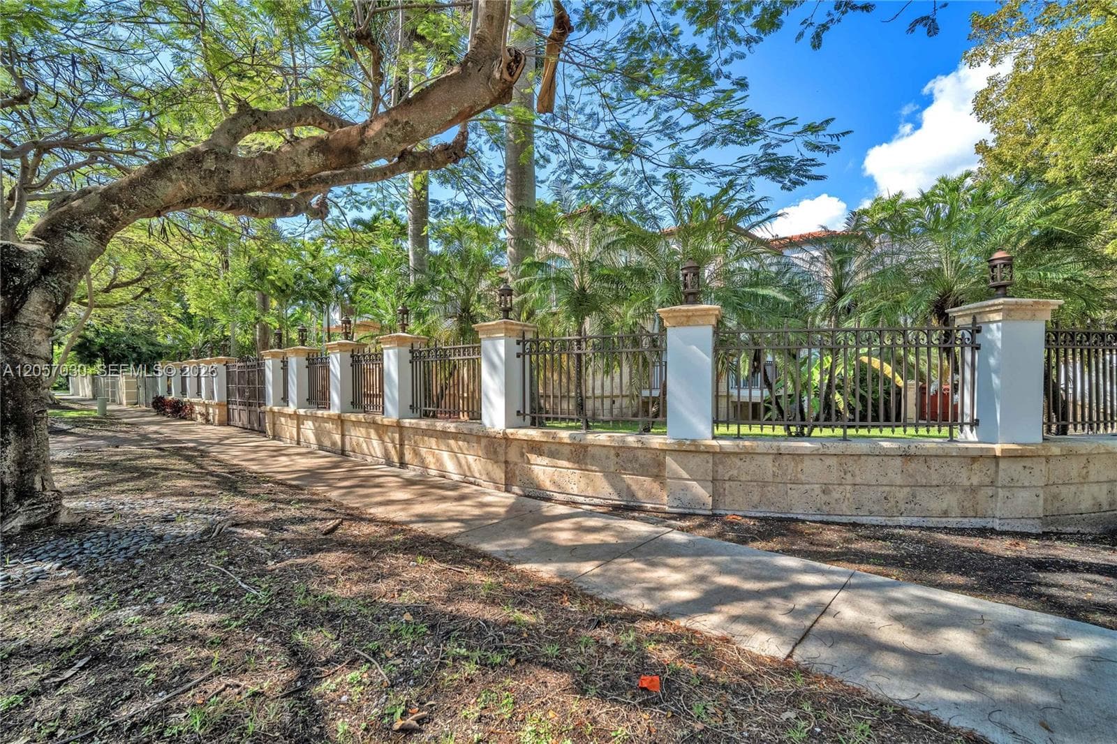 1710 S Miami Ave, Miami, FL 33129 — zdjęcie 4