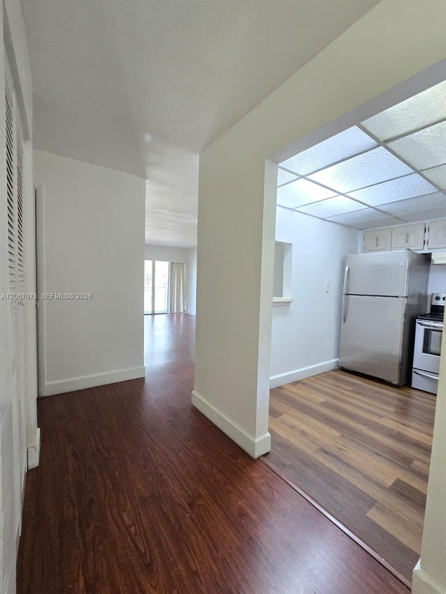 9357 Fontainebleau Blvd # D420, Miami, FL 33172