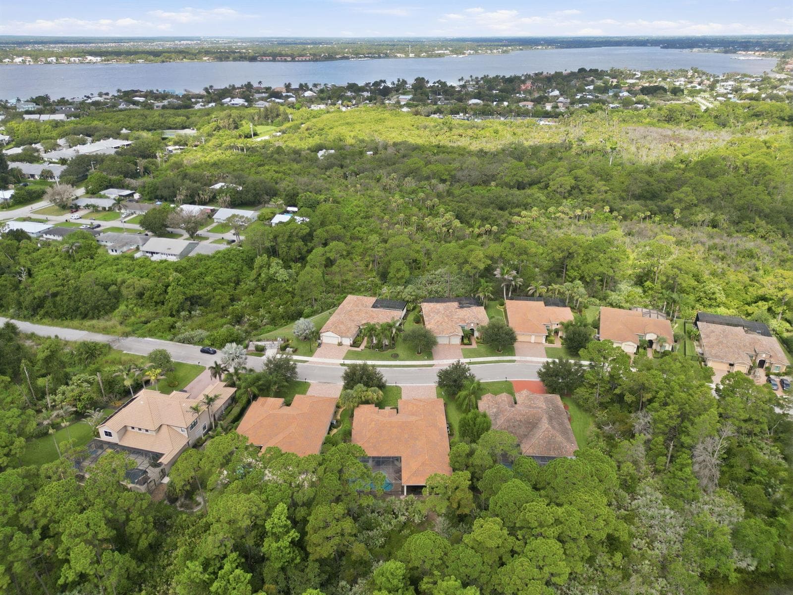 2553 NW CRYSTAL LAKE Drive NW, Jensen Beach, FL 34957 — zdjęcie 5