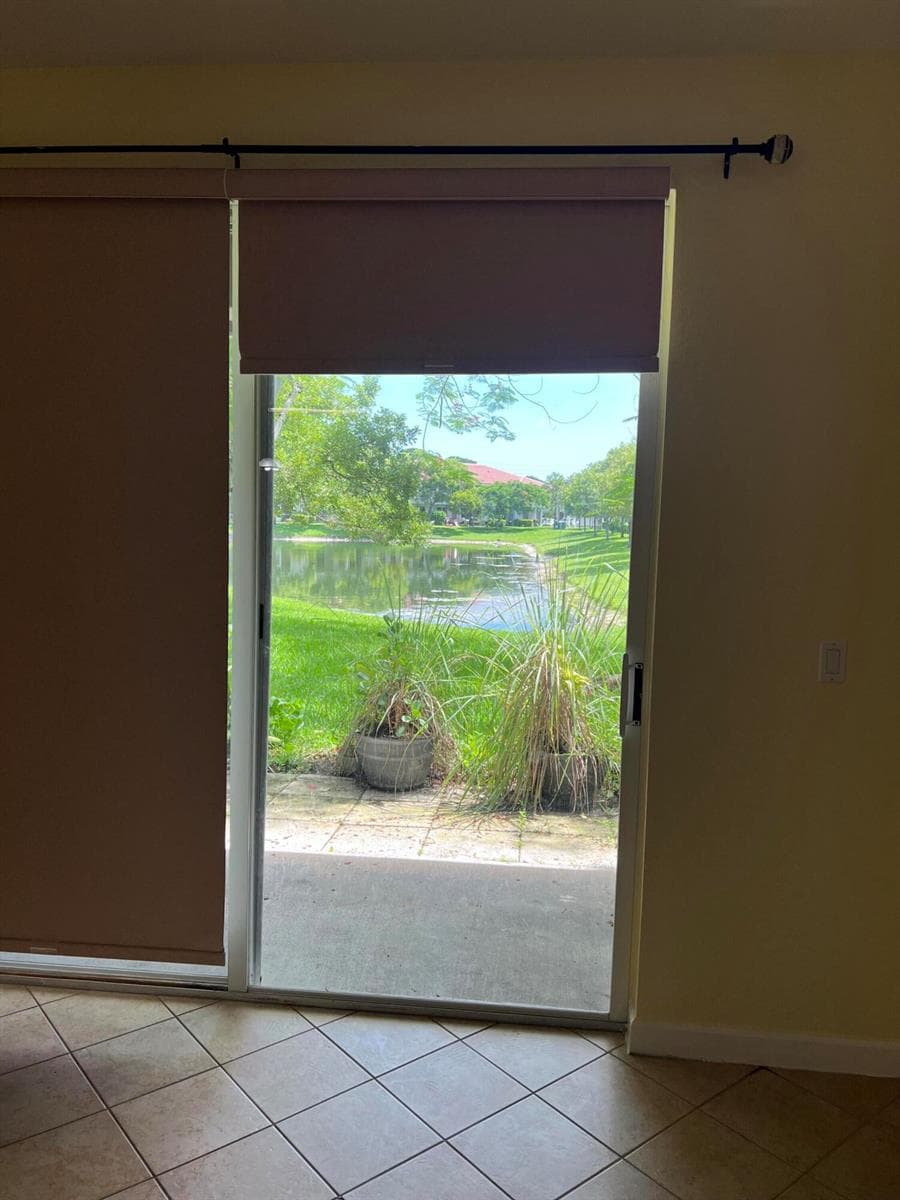 4113 NAPOLI LAKE Drive, Riviera Beach, FL 33410 — zdjęcie 4