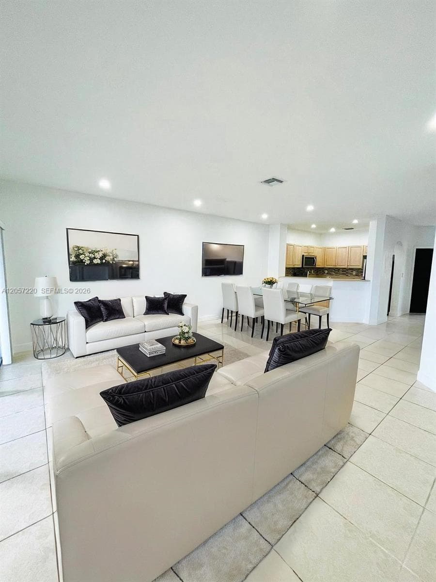 12162 SW 5th Ct, Pembroke Pines, FL 33025 — zdjęcie 3