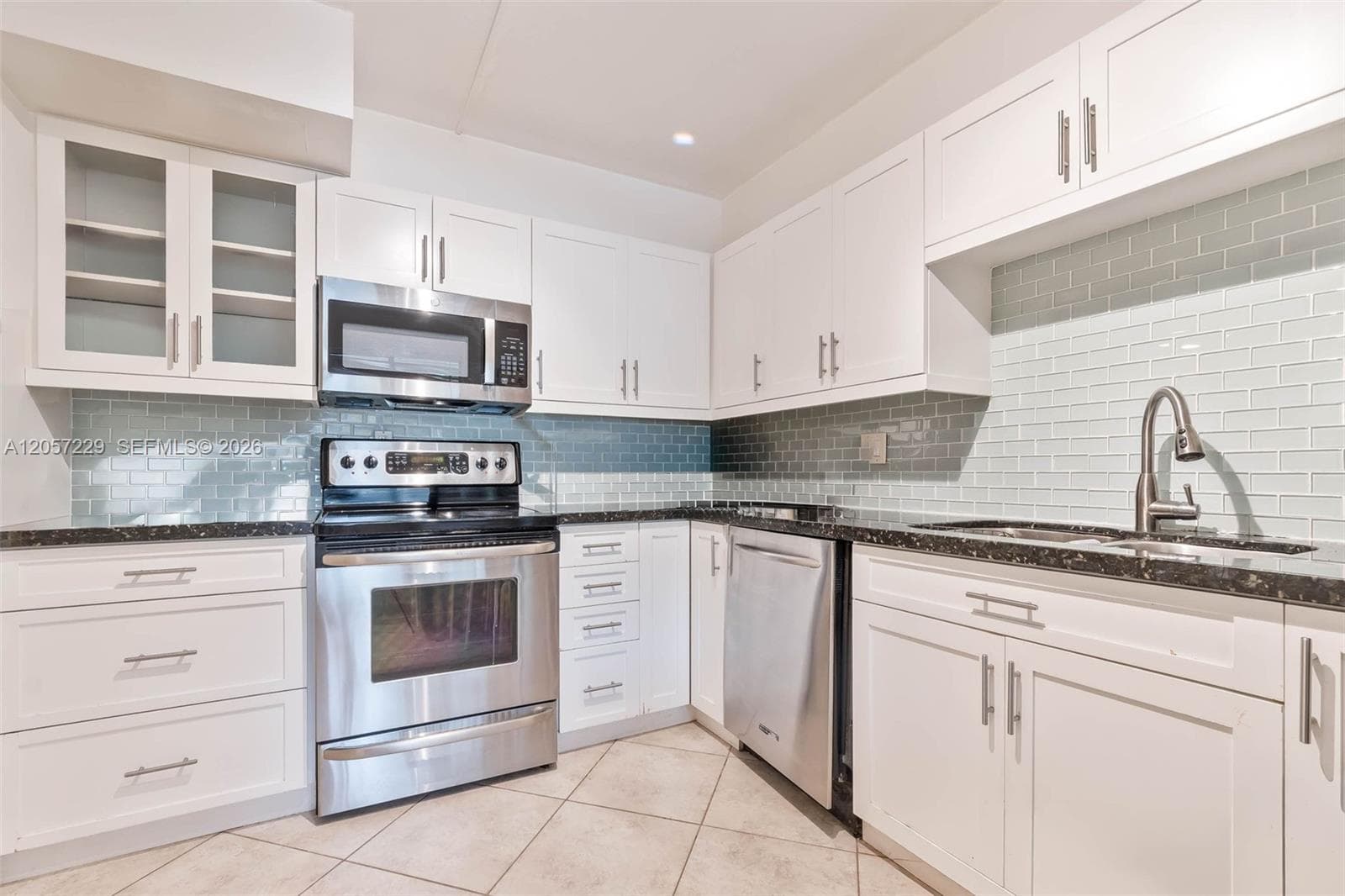325 Lakeview Dr # 102, Weston, FL 33326 — zdjęcie 3