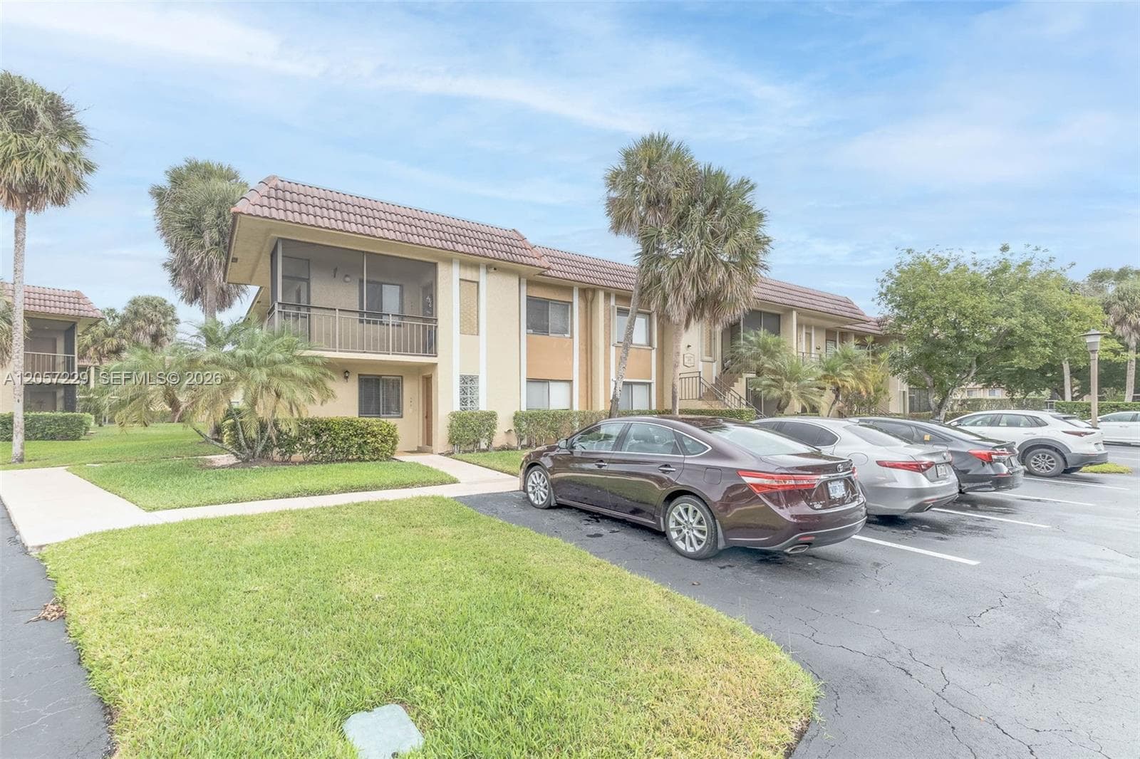 325 Lakeview Dr # 102, Weston, FL 33326