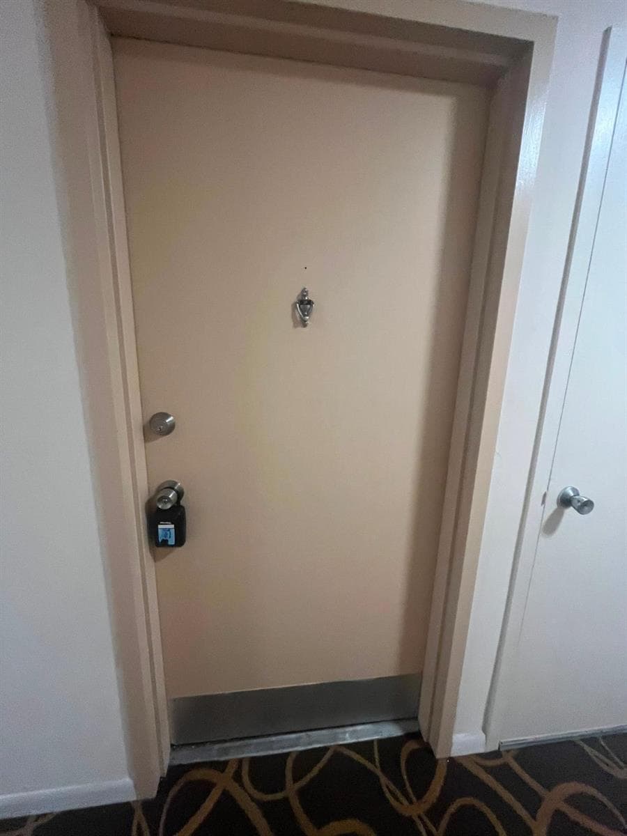480 EXECUTIVE CENTER Drive # 2F, West Palm Beach, FL 33401 — zdjęcie 2