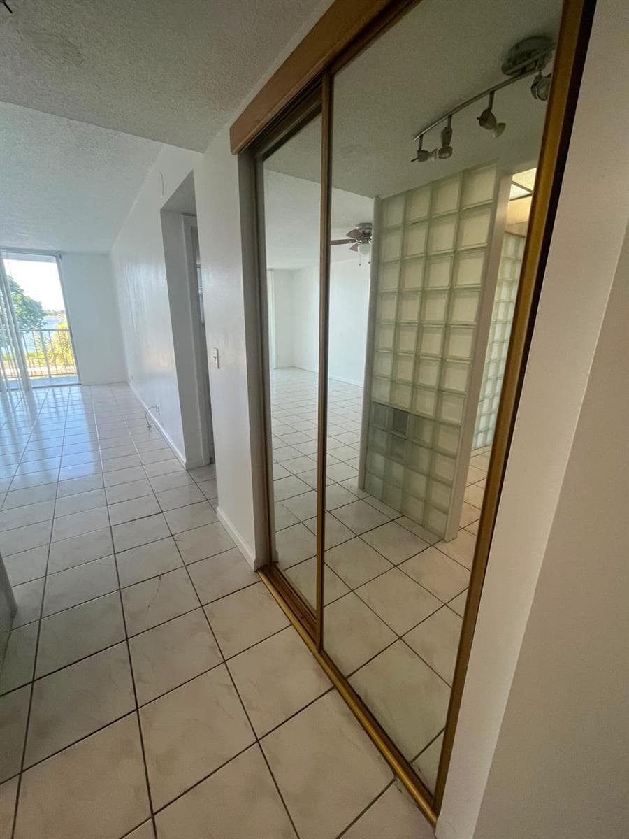 480 EXECUTIVE CENTER Drive # 2F, West Palm Beach, FL 33401 — zdjęcie 4