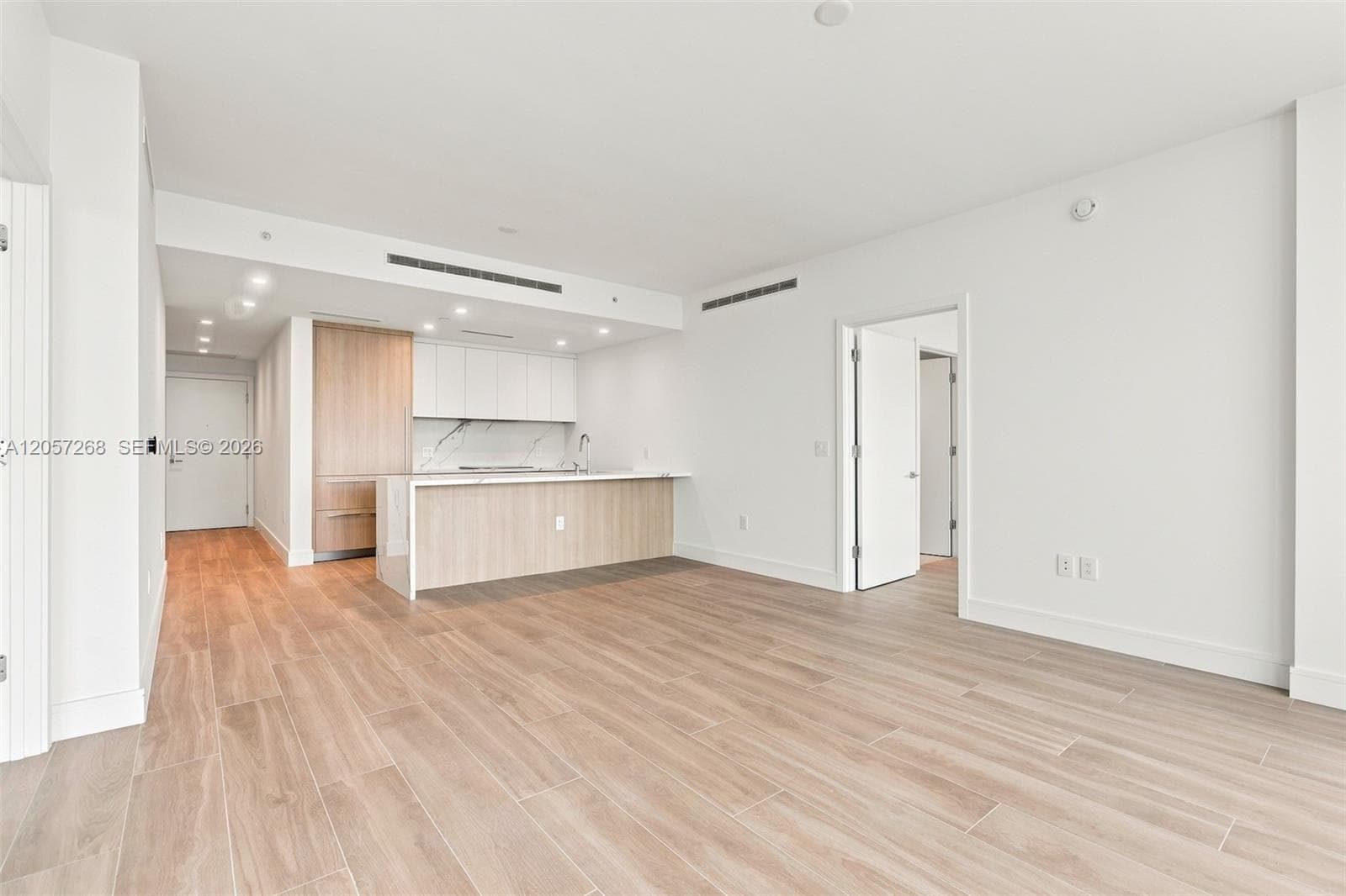 2411 Laguna Circle # 1903, North Miami, FL 33181 — zdjęcie 2