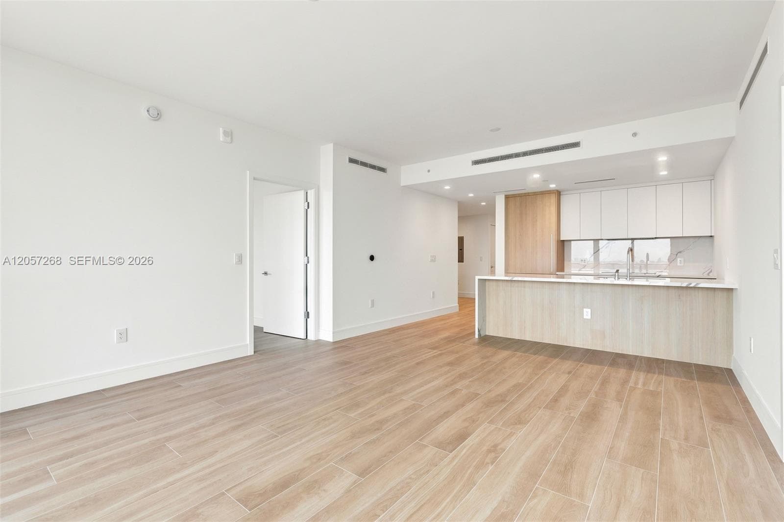 2411 Laguna Circle # 1903, North Miami, FL 33181 — zdjęcie 3
