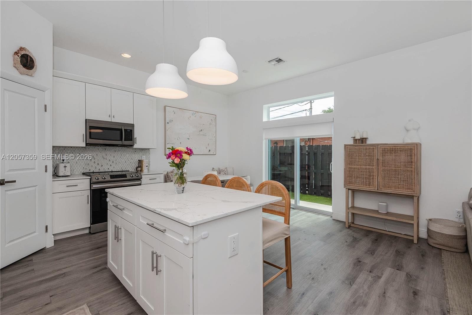1066 NE 35th St, Oakland Park, FL 33334 — zdjęcie 3