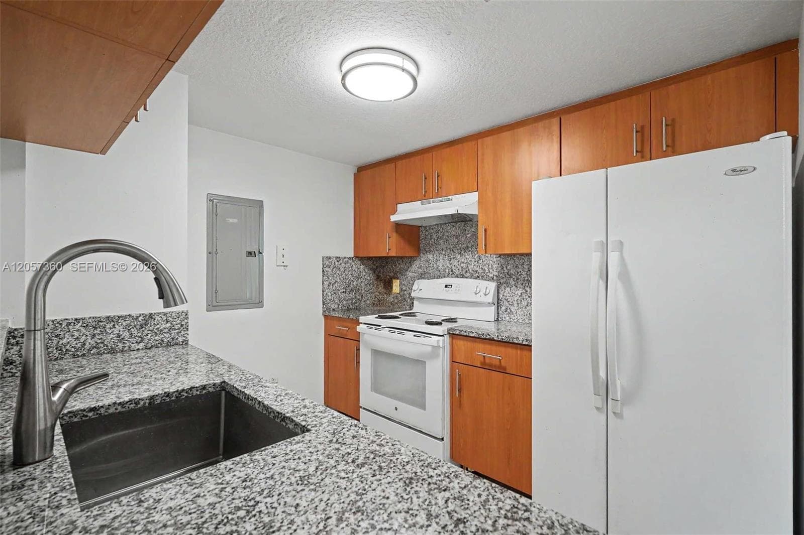816 NW 11th St # 402, Miami, FL 33136 — zdjęcie 5