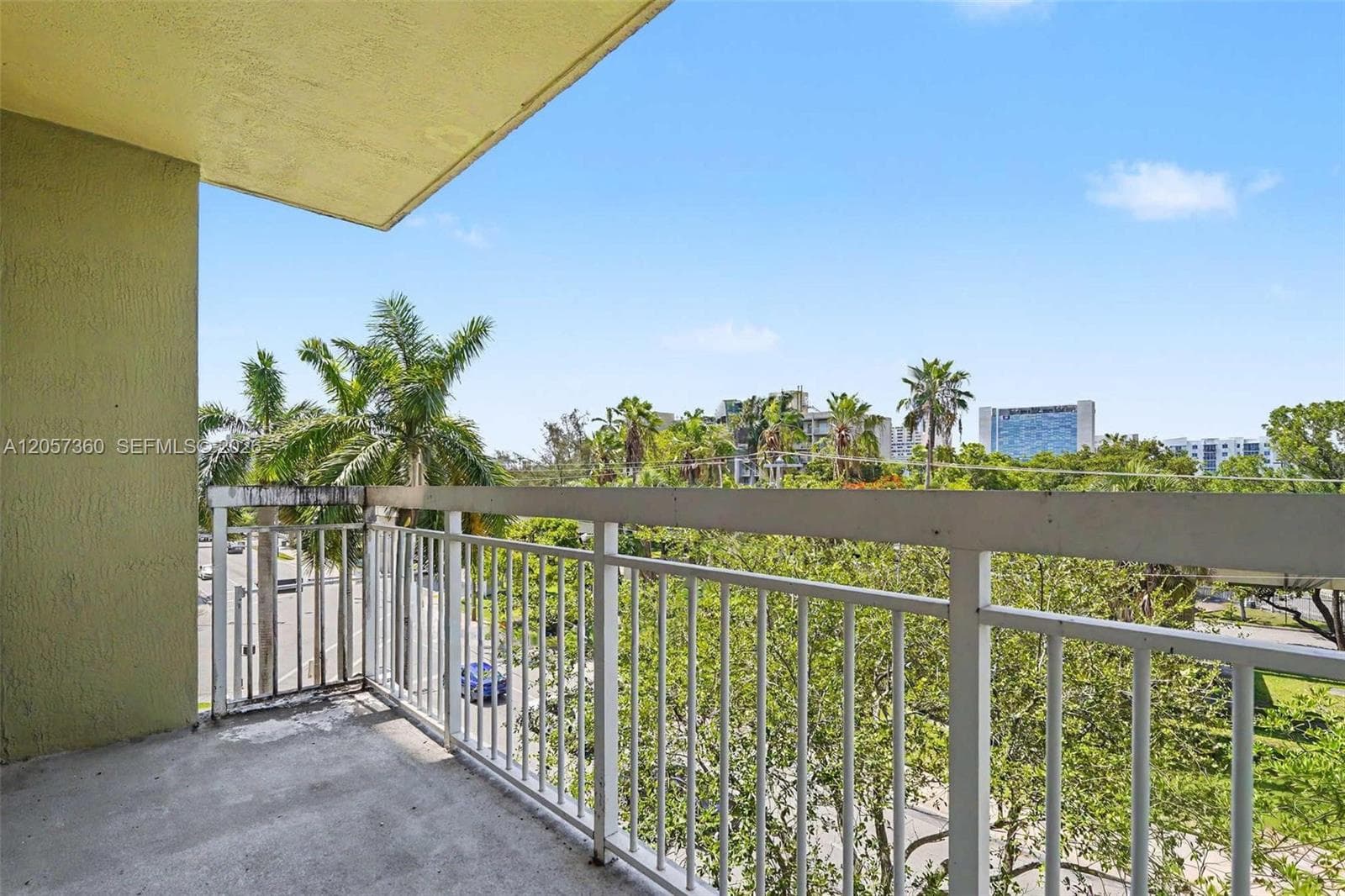 816 NW 11th St # 402, Miami, FL 33136 — zdjęcie 4