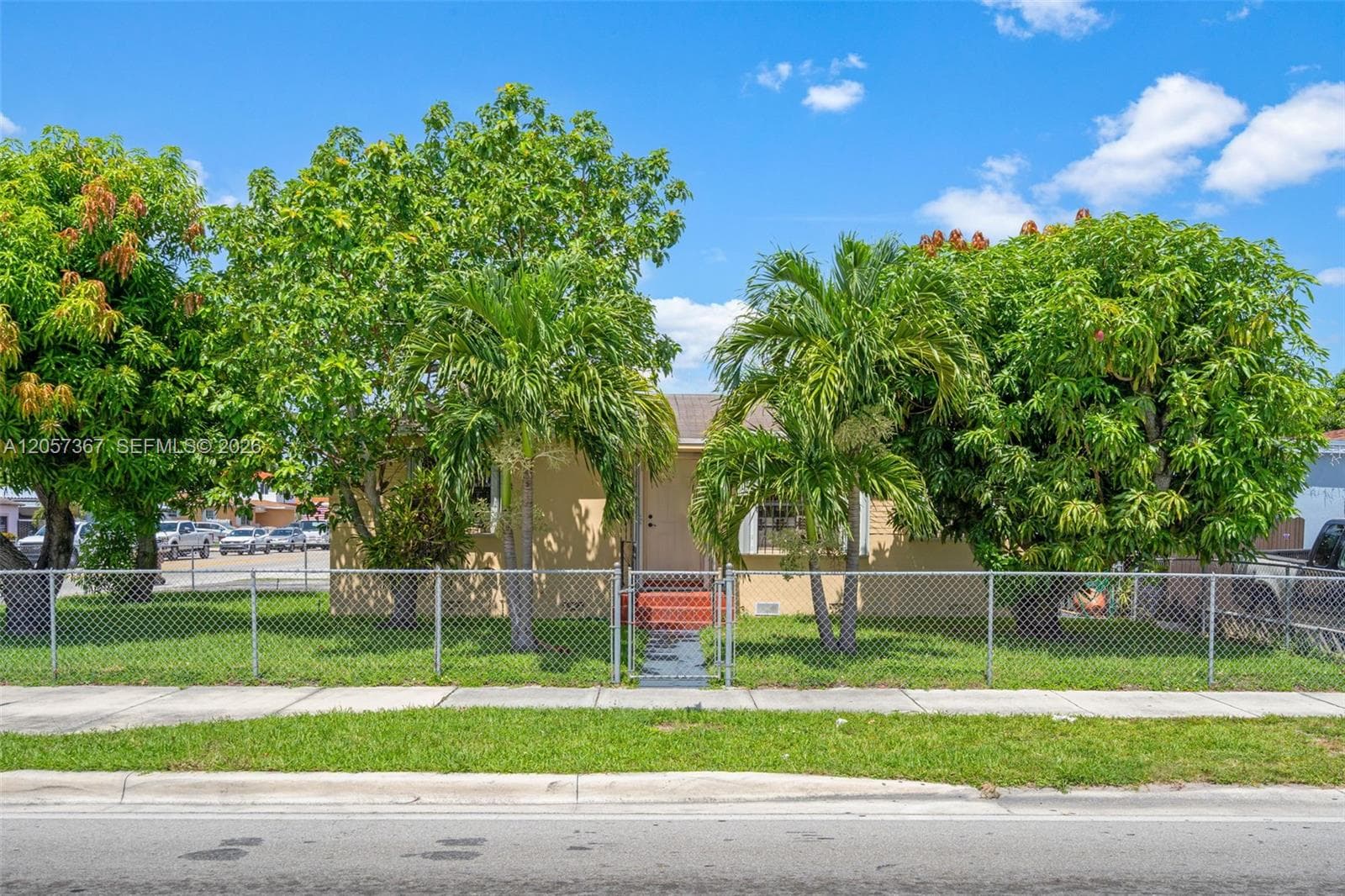 3220 E 8th Ave, Hialeah, FL 33013 — zdjęcie 2
