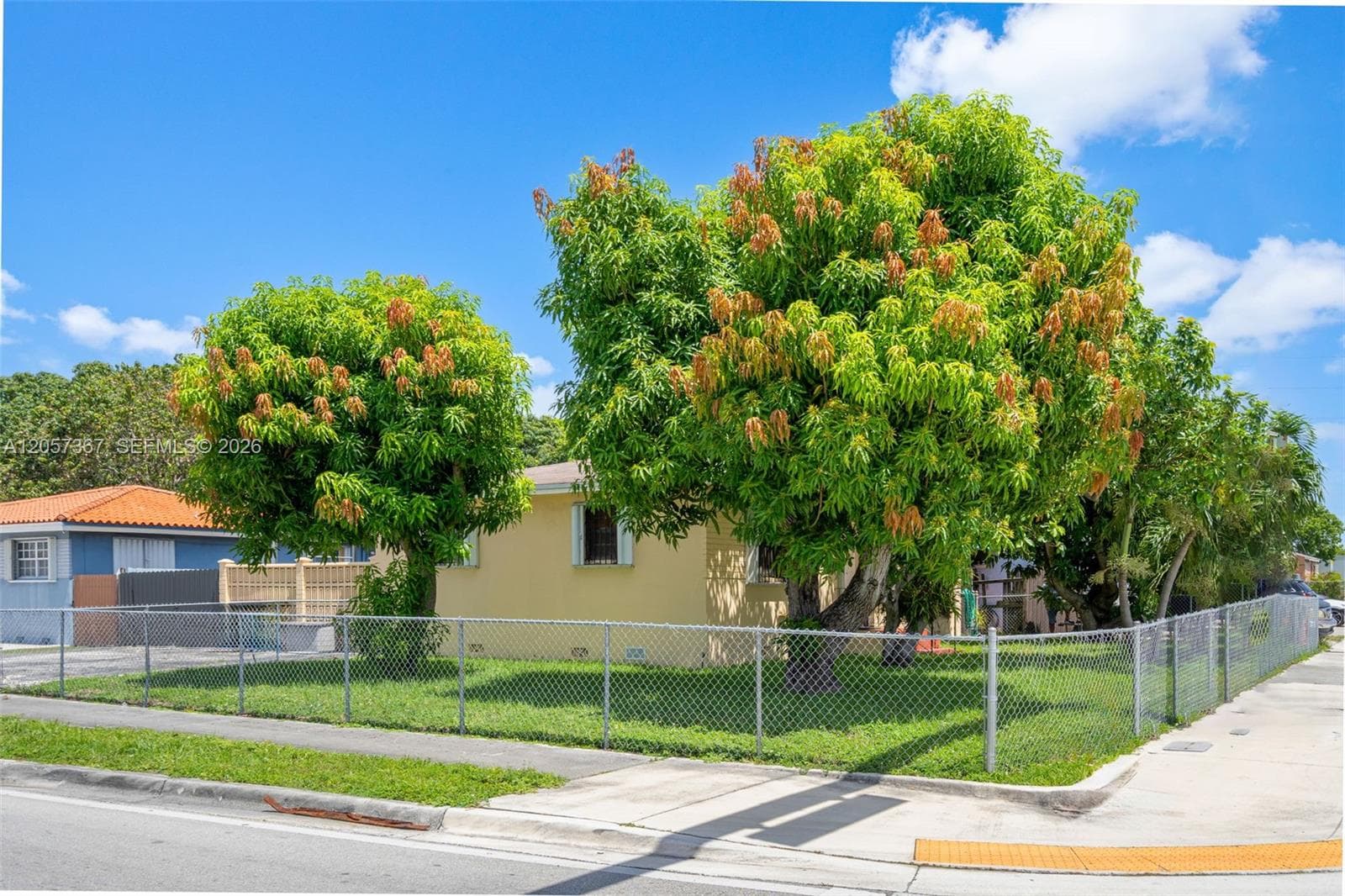 3220 E 8th Ave, Hialeah, FL 33013 — zdjęcie 3