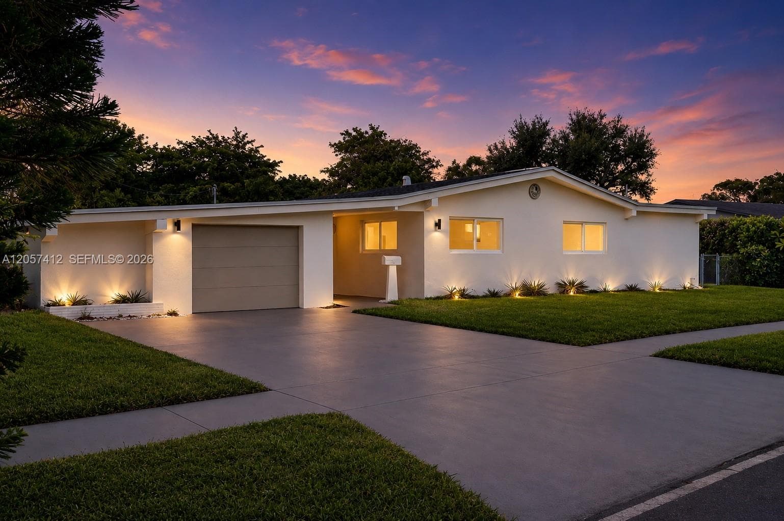 5715 Jackson St, Hollywood, FL 33023