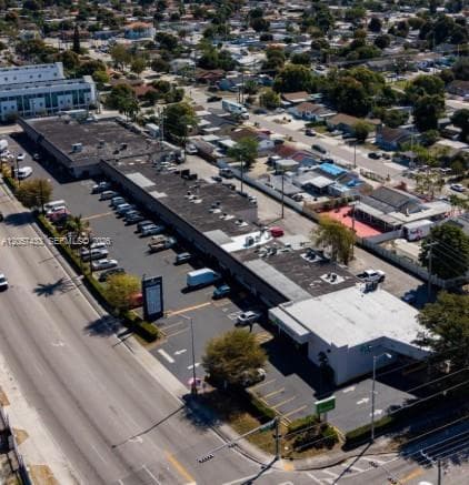 650 E 9th St, Hialeah, FL 33010 — zdjęcie 2