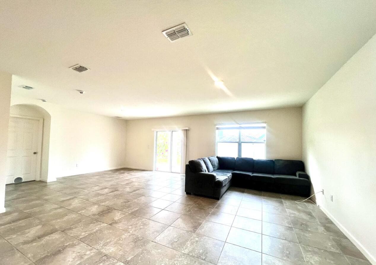 341 SW Ridgecrest Drive, Port St. Lucie, FL 34953 — zdjęcie 3