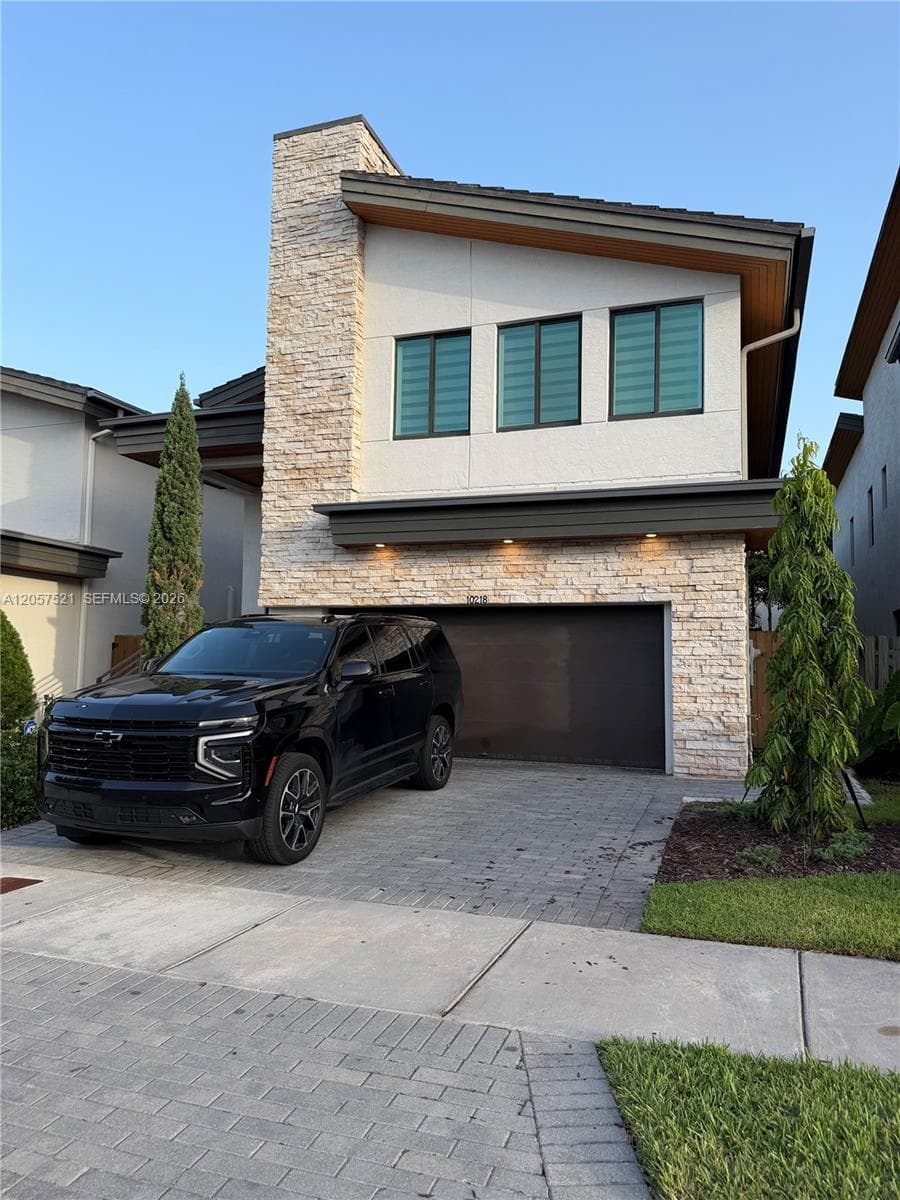 10218 NW 76th Ter, Doral, FL 33178