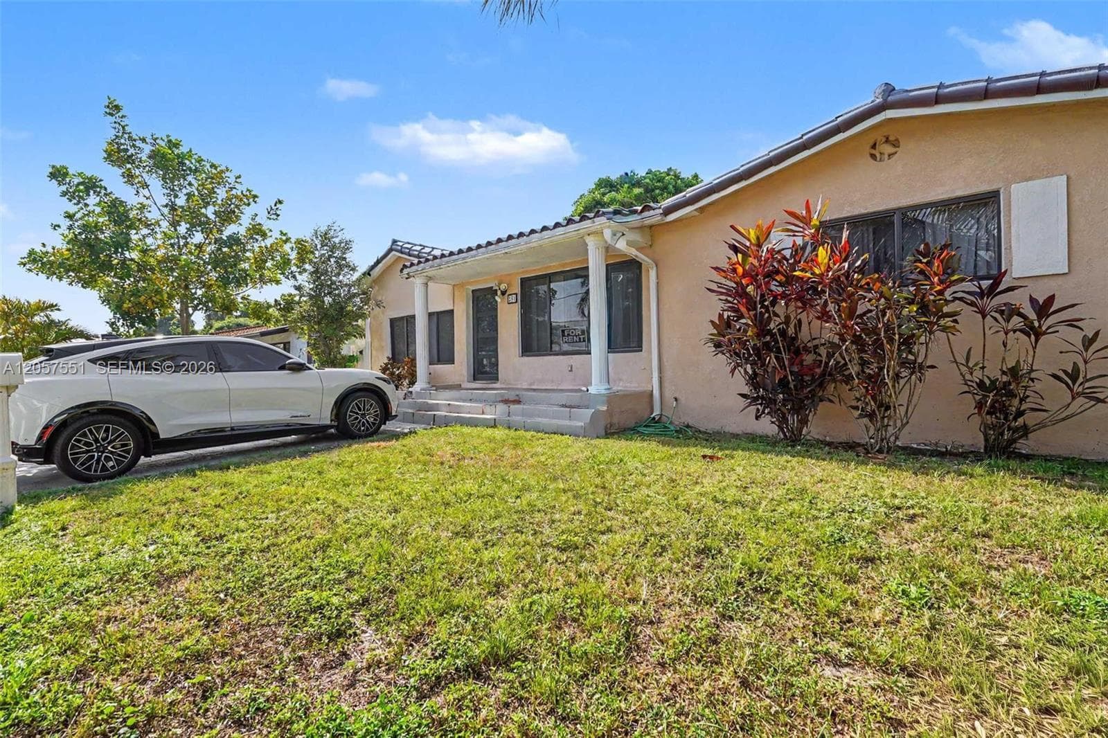 281 NE 169th St, North Miami Beach, FL 33162