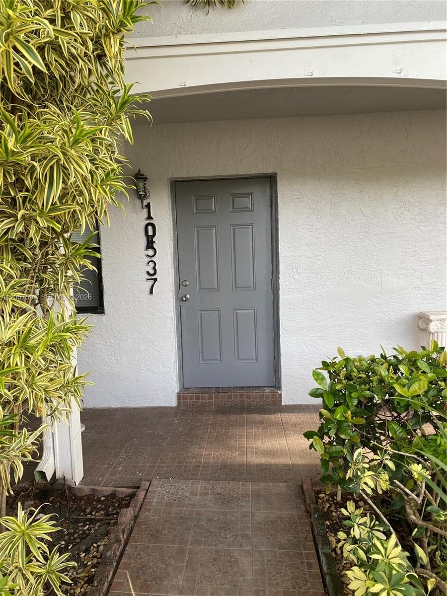 10537 NW 8th St, Pembroke Pines, FL 33026 — zdjęcie 2