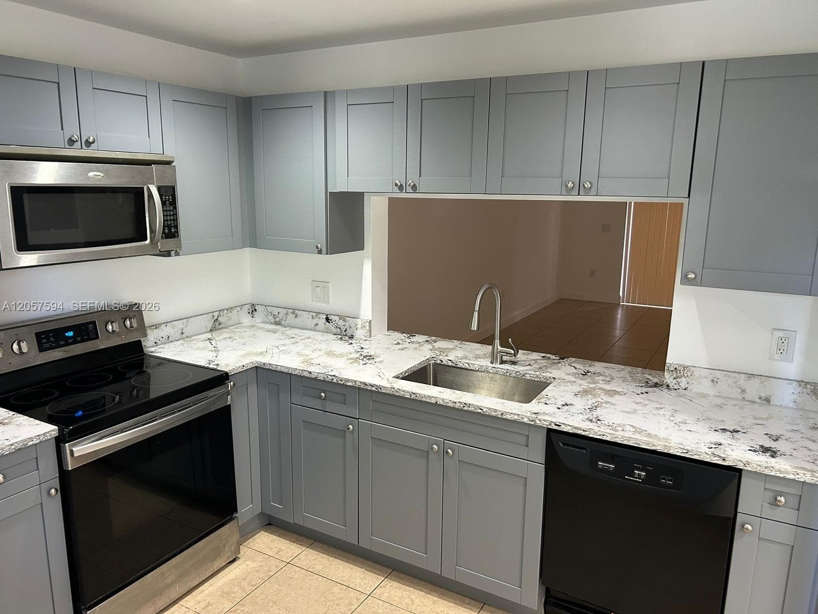 10537 NW 8th St, Pembroke Pines, FL 33026 — zdjęcie 5