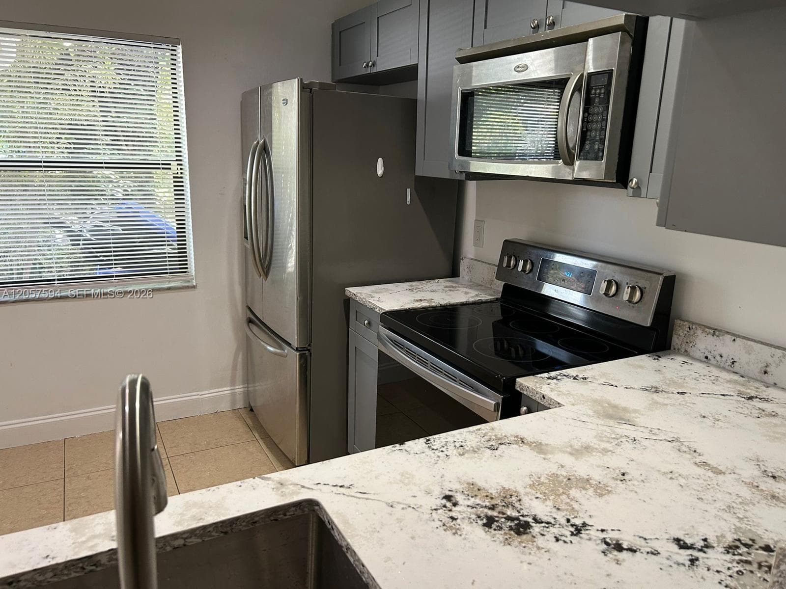 10537 NW 8th St, Pembroke Pines, FL 33026 — zdjęcie 4