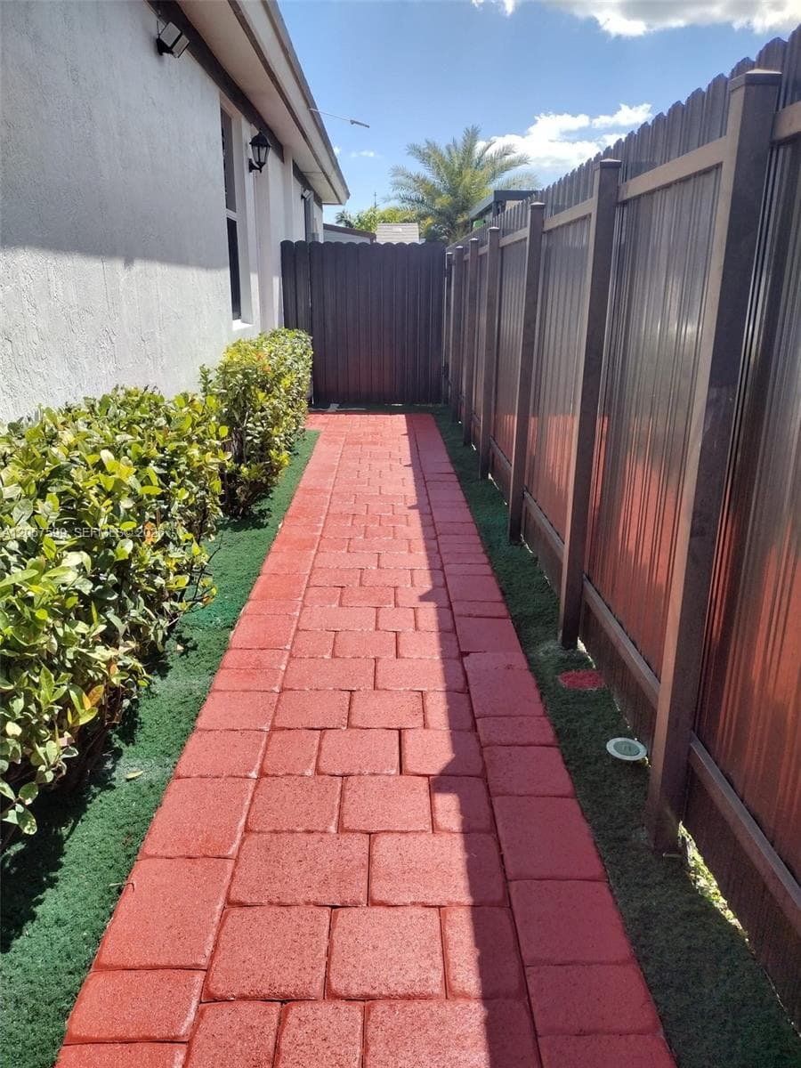 27701 SW 134th Ct - In Law Quarters # 0, Homestead, FL 33032 — zdjęcie 2