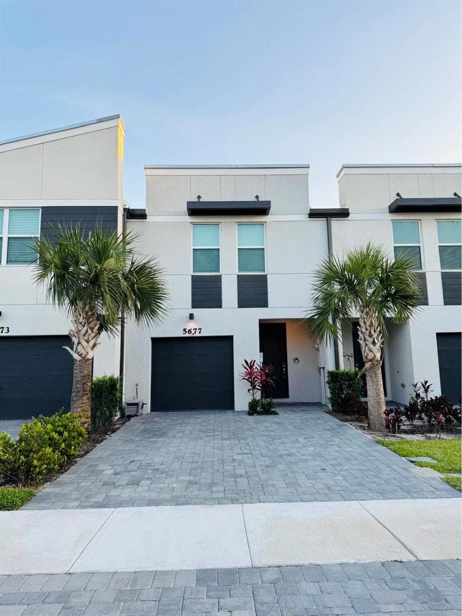 5677 MENTMORE Drive # 5677, Mangonia Park, FL 33407