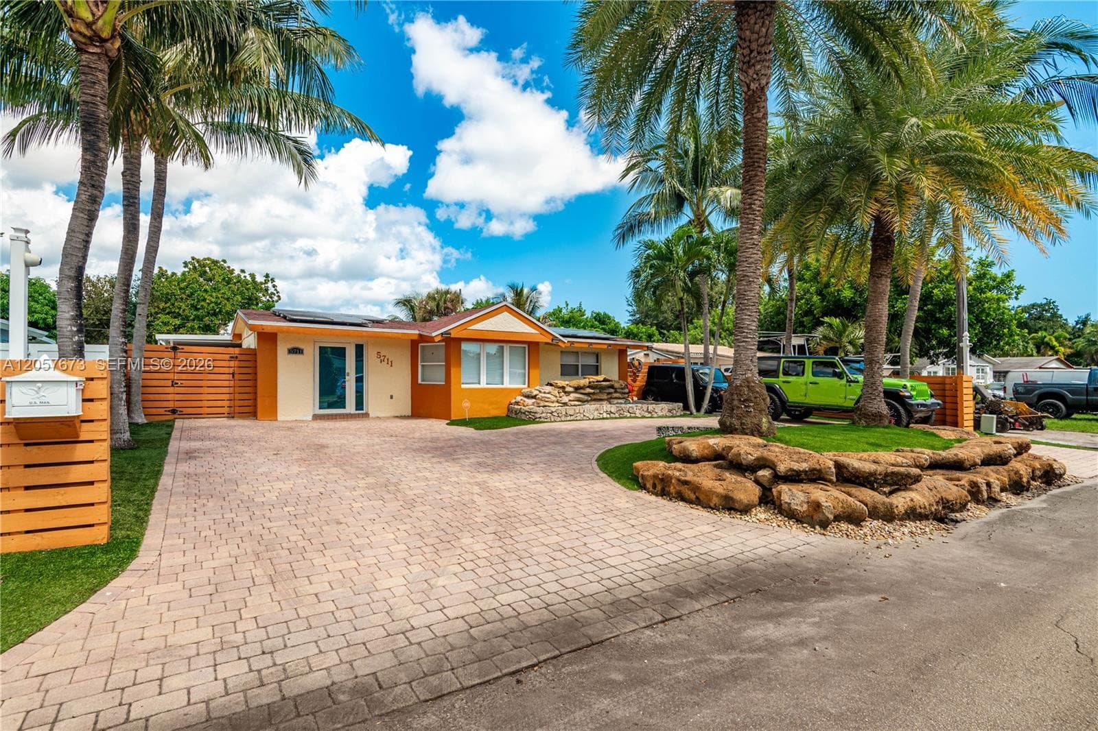 5711 Farragut St, Hollywood, FL 33021