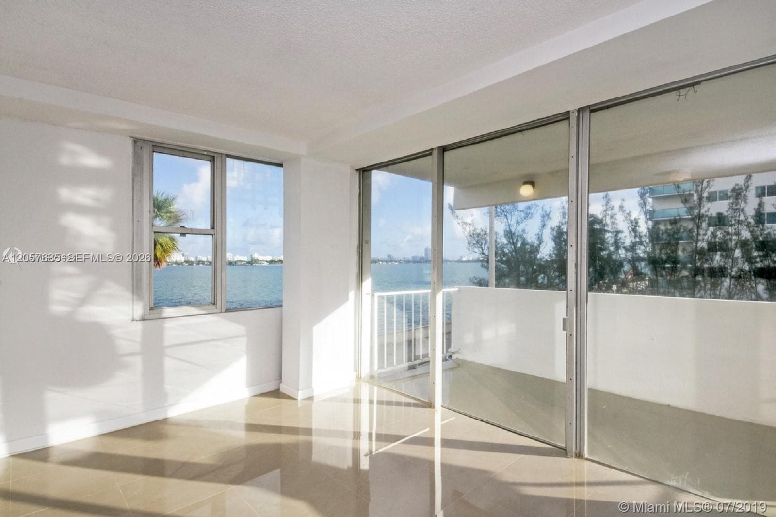 7545 E Treasure Dr # 2H, North Bay Village, FL 33141 — zdjęcie 2