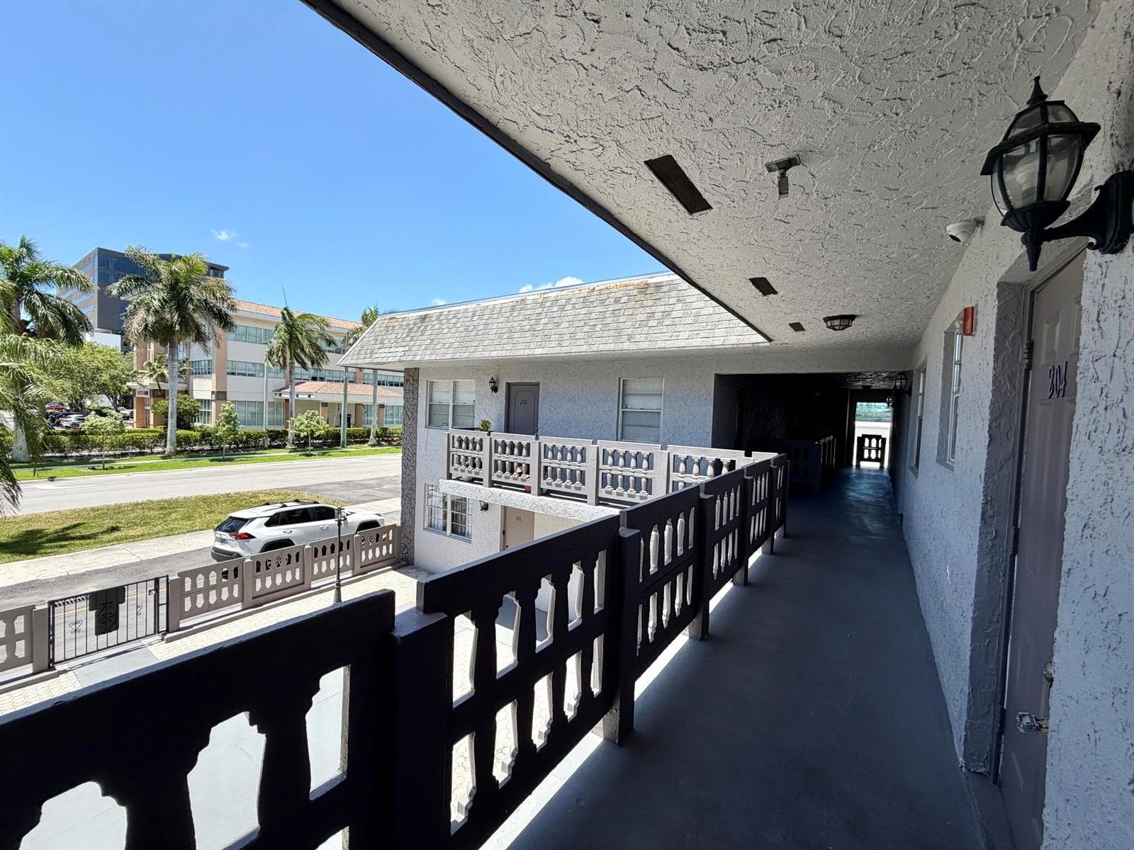 615 NE 10TH Street # 204, Hallandale Beach, FL 33009 — zdjęcie 2