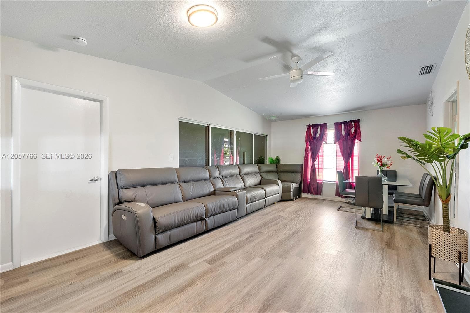 5550 S Lakewood Cir S #B, Margate, FL 33063 — zdjęcie 2
