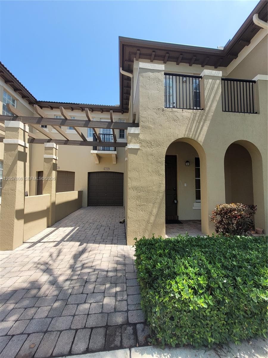 8707 Buckskin Mnr # 5-12, Davie, FL 33328