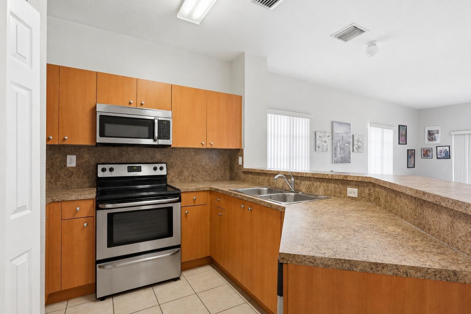 1702 SW 81ST Terrace, North Lauderdale, FL 33068 — zdjęcie 2