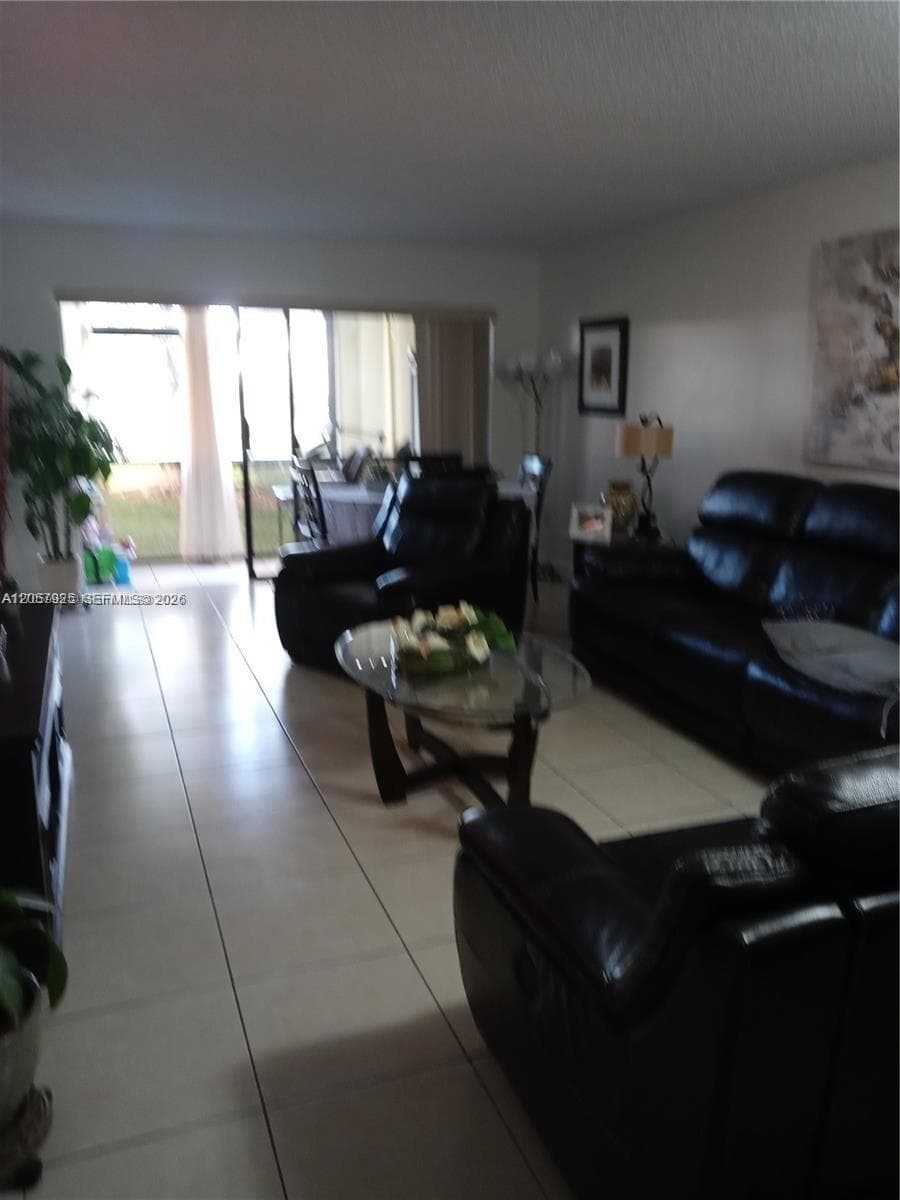 10253 NW 9th St Cir # 102-6, Miami, FL 33172 — zdjęcie 2