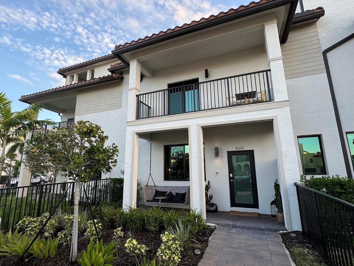 8316 NW 43rd St, Doral, FL 33166