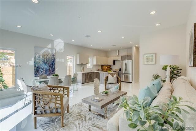 684 NE 43RD Street, Oakland Park, FL 33334 — zdjęcie 2