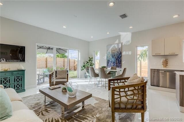 684 NE 43RD Street, Oakland Park, FL 33334 — zdjęcie 5