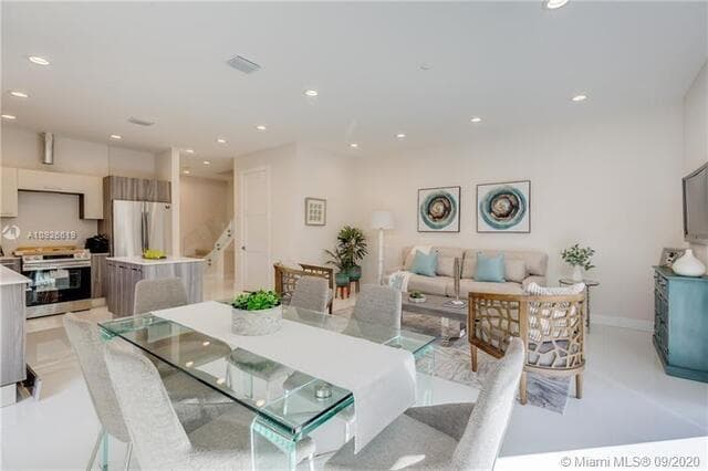 684 NE 43RD Street, Oakland Park, FL 33334 — zdjęcie 4