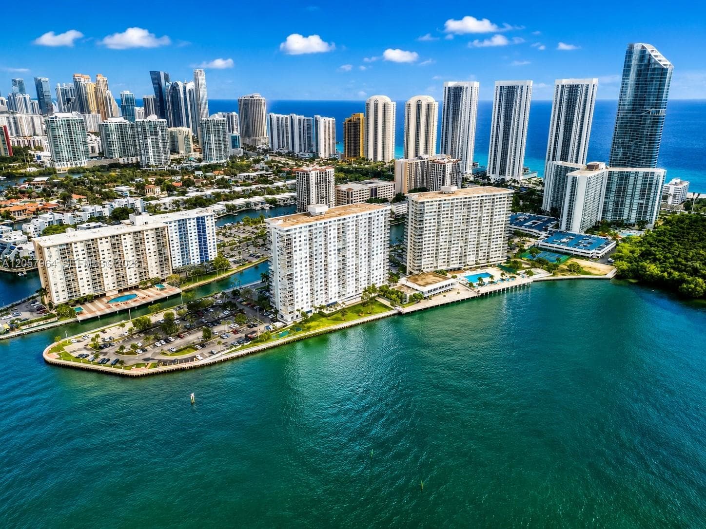 300 Bayview Dr # 807, Sunny Isles Beach, FL 33160 — zdjęcie 2