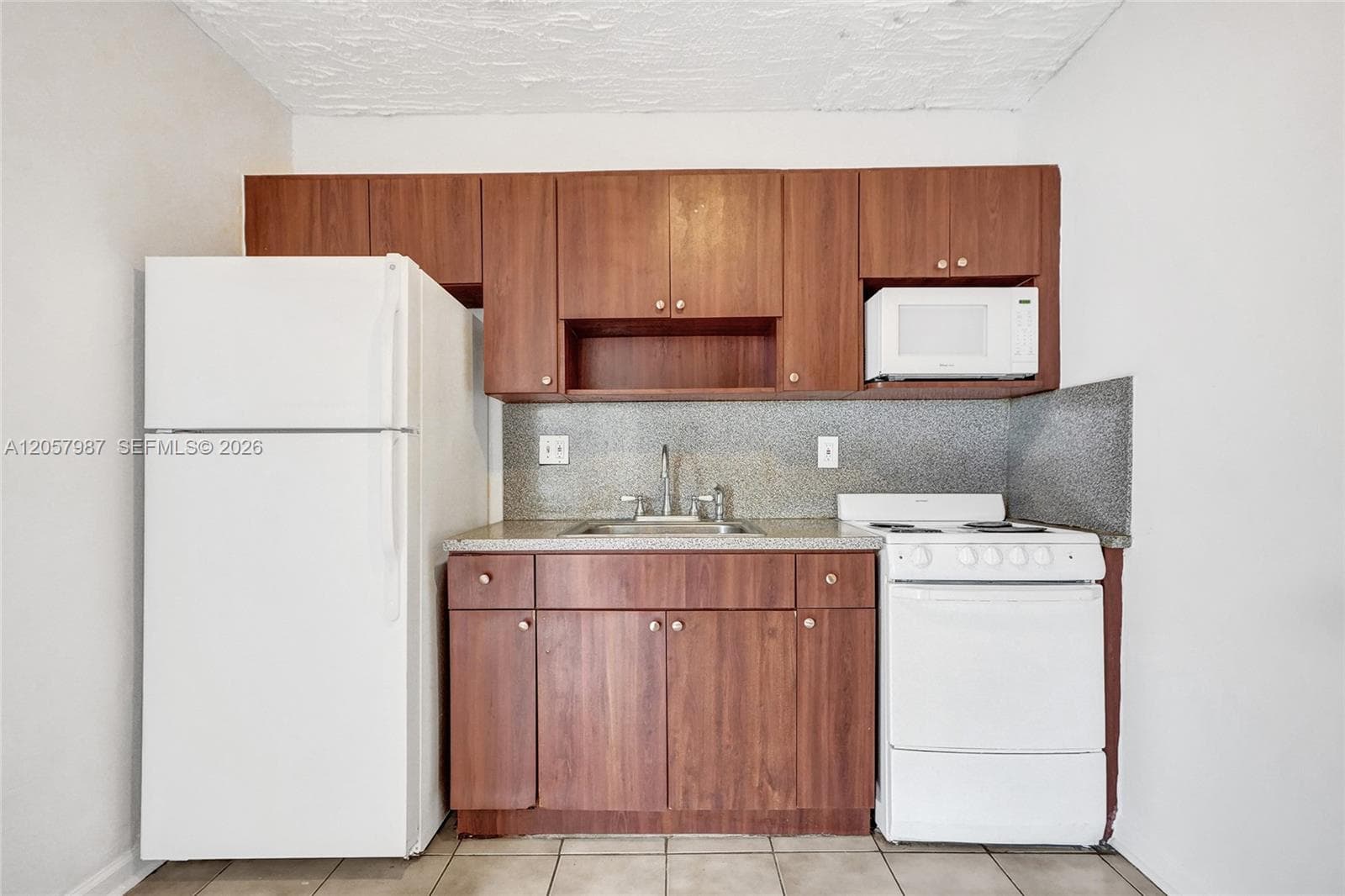 2525 Superior St # 4, Opa-Locka, FL 33054 — zdjęcie 4