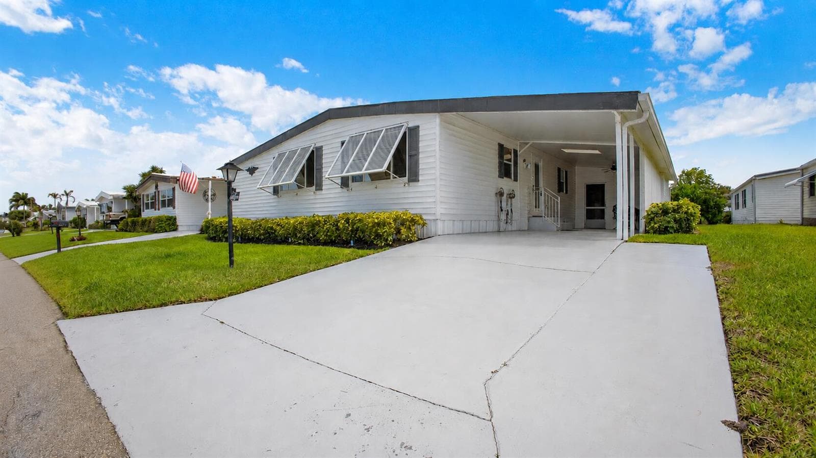 140 NE Pinelake Village Boulevard, Jensen Beach, FL 34957 — zdjęcie 2