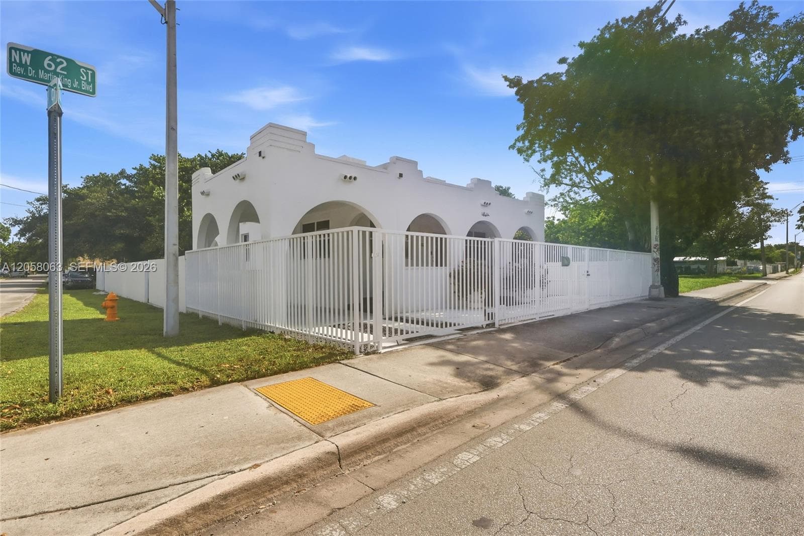 1909 NW 62nd St, Miami, FL 33147 — zdjęcie 2