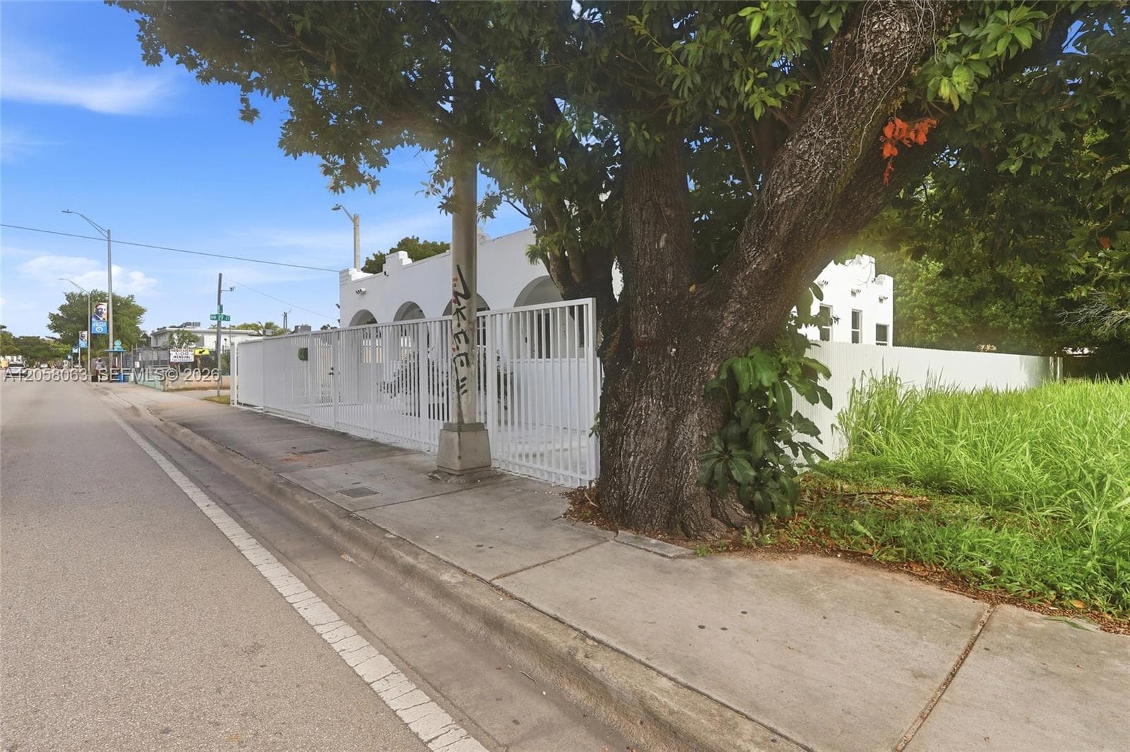 1909 NW 62nd St, Miami, FL 33147 — zdjęcie 4