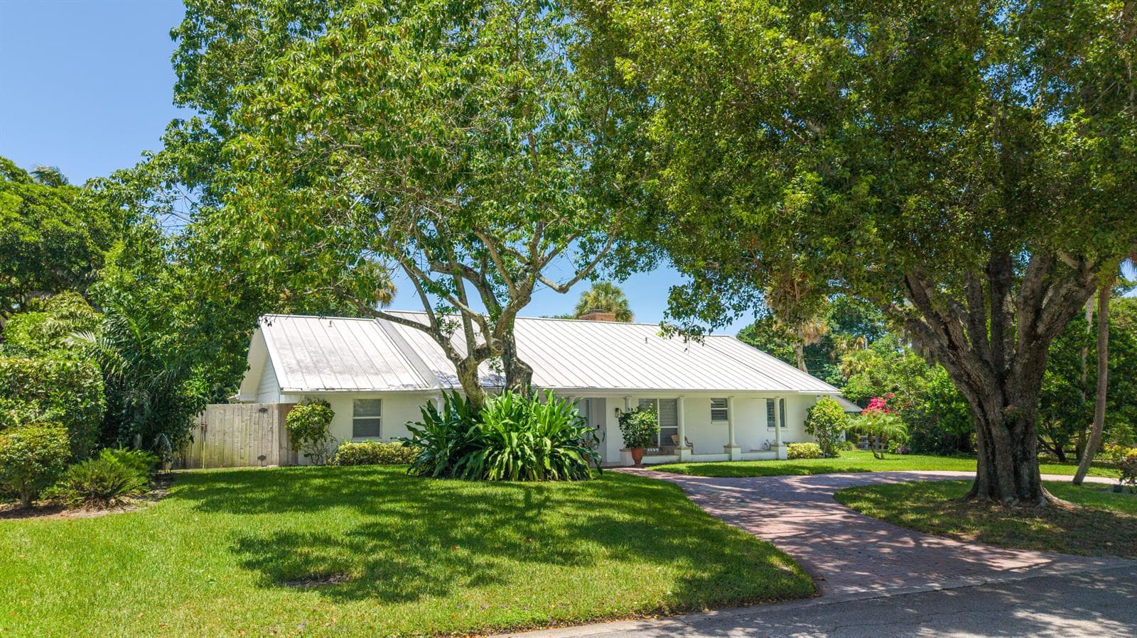 15 W HIGH POINT Road, Sewalls Point, FL 34996