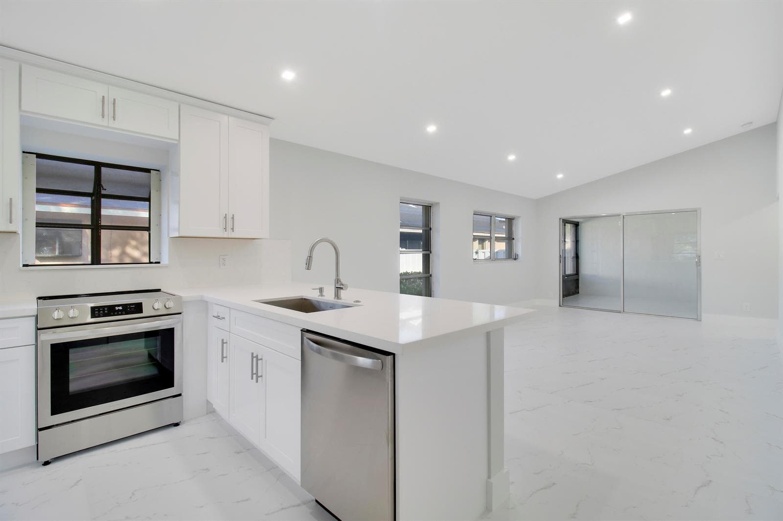 8055 SWEETBRIAR Way, Boca Raton, FL 33496 — zdjęcie 2