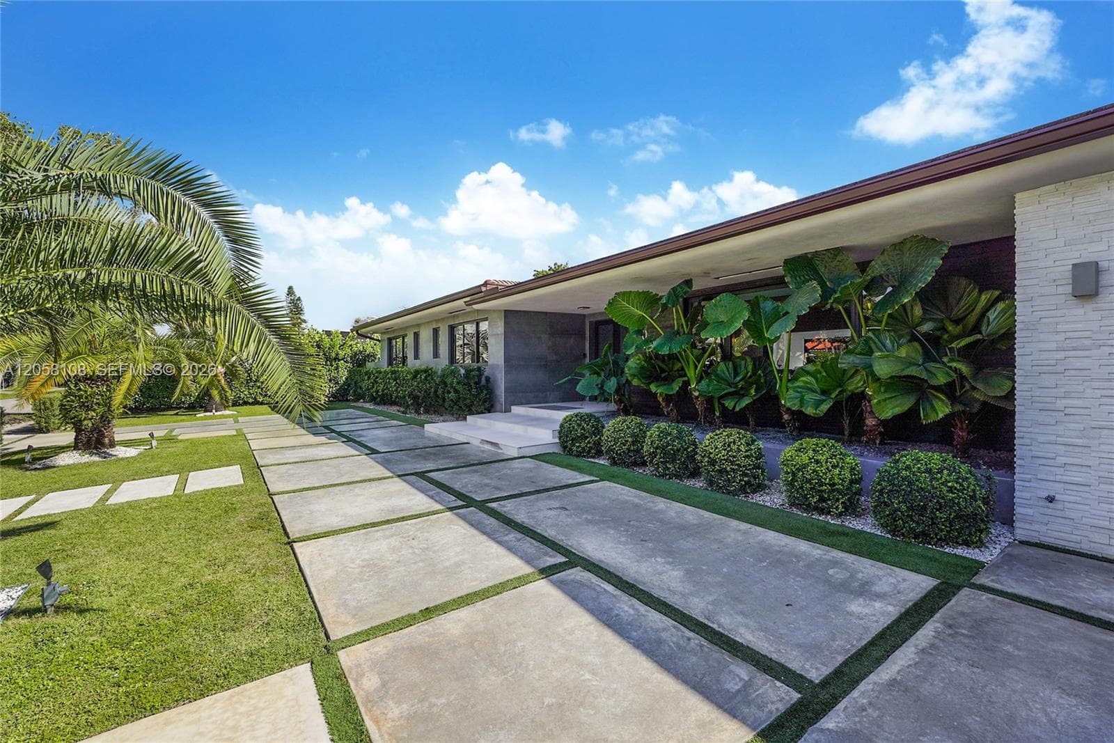 60 Shore Dr W, Miami, FL 33133 — zdjęcie 2