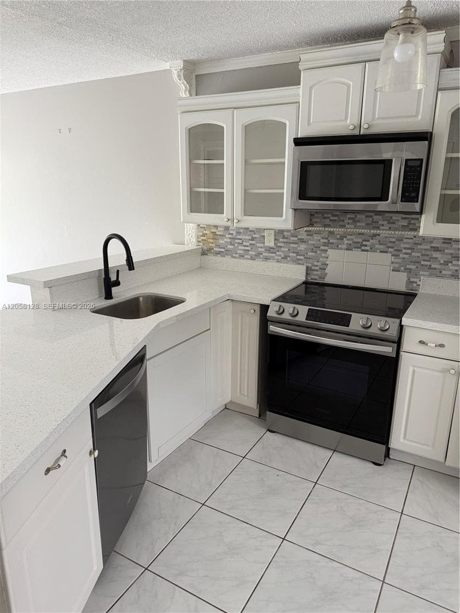 1780 NE 191st St # 410-2, Miami, FL 33179 — zdjęcie 2