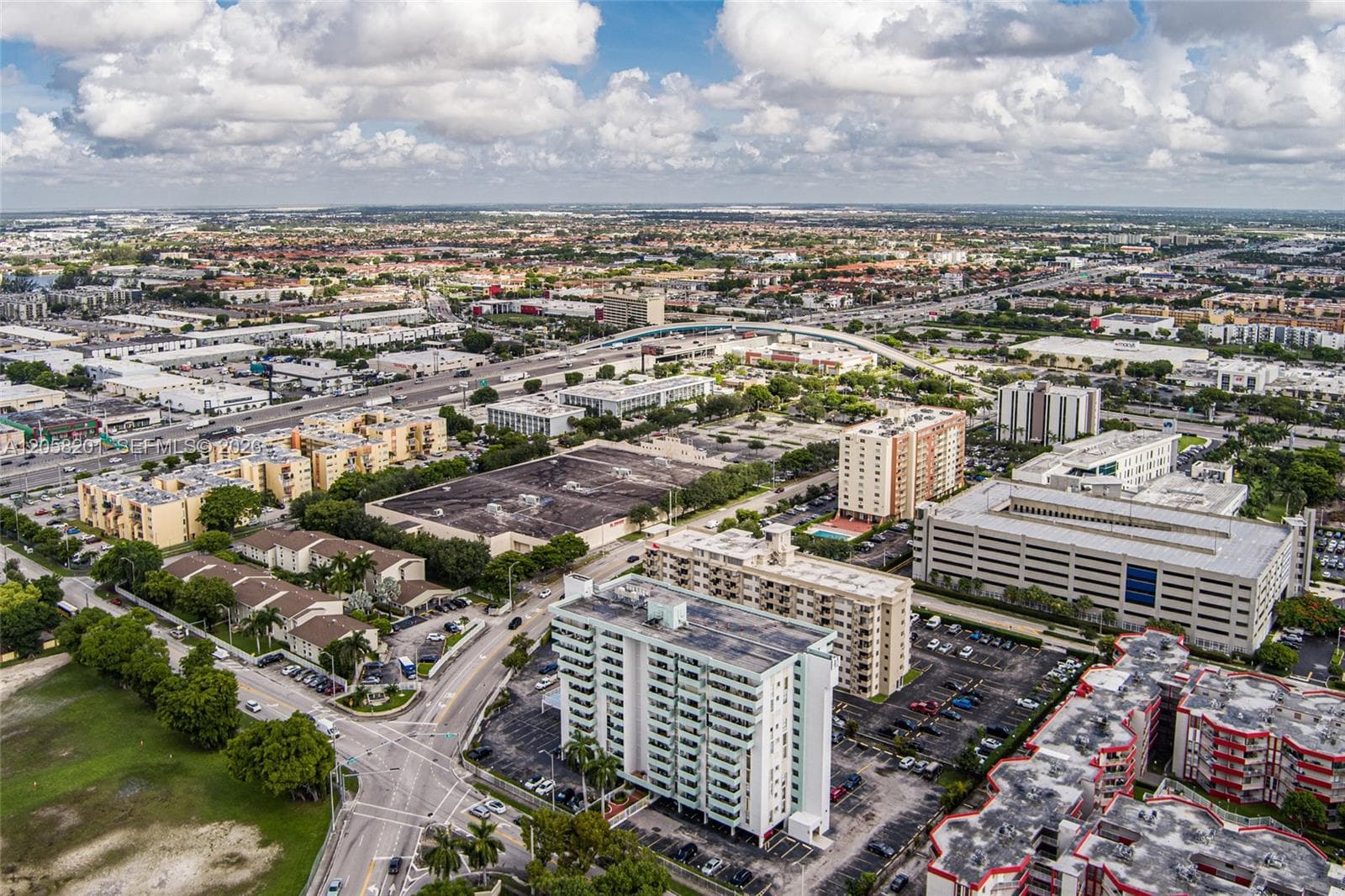 1825 W 44th Pl # 509, Hialeah, FL 33012 — zdjęcie 3